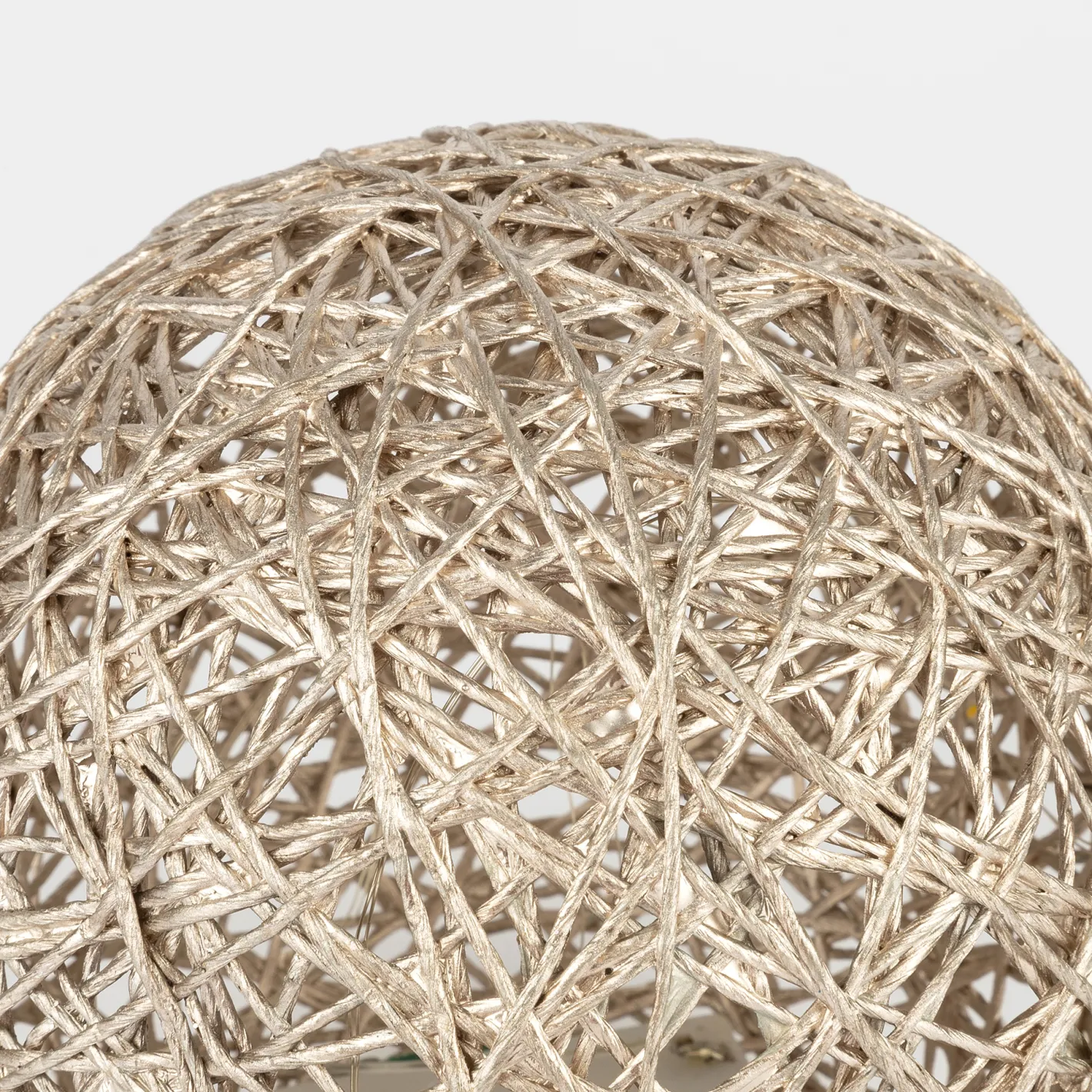 Bola decorativa de rafia dorada con luz LED Luys Ø15cm^Casa Viva Online