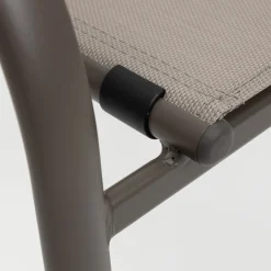 Silla de jardín apilable con reposabrazos de aluminio marrón Feroe 65x56x88cm^Casa Viva